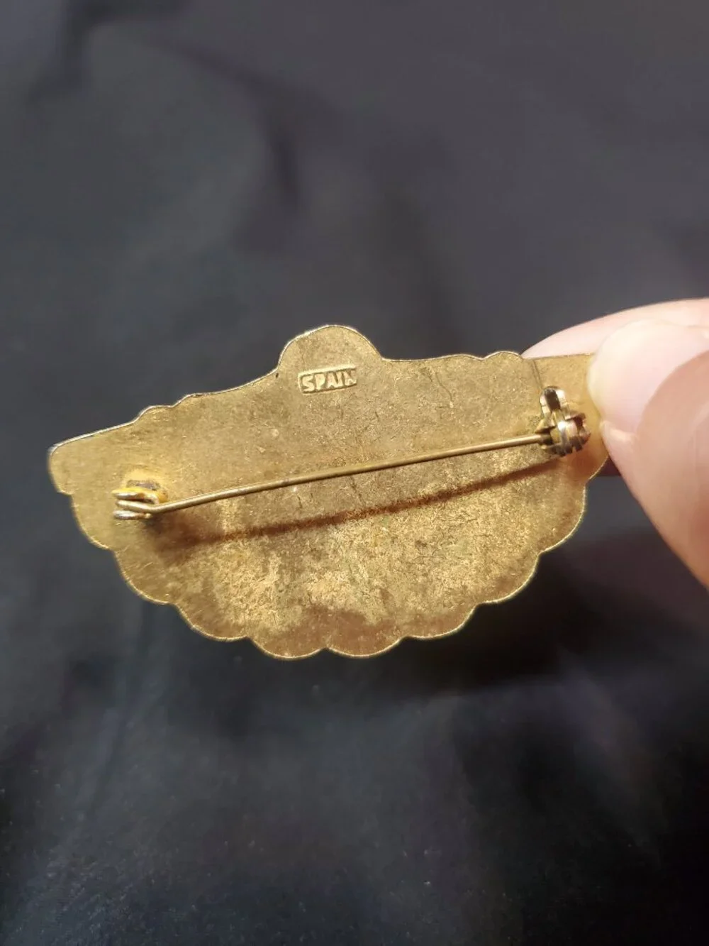 Vintage Spanish Toledo Damascene fan-shaped brooch